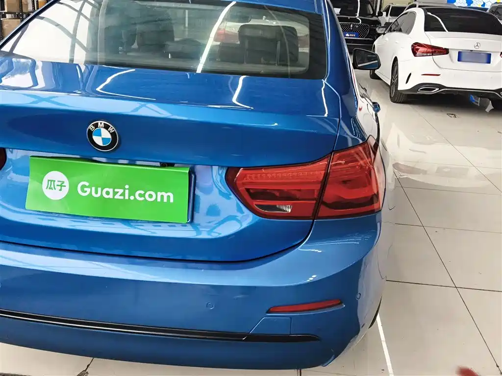 BMW 1 Series 2018 118i Sport Edition фото 8