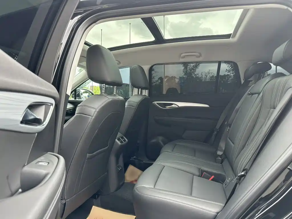 Photo 14 - Buick Envision Plus