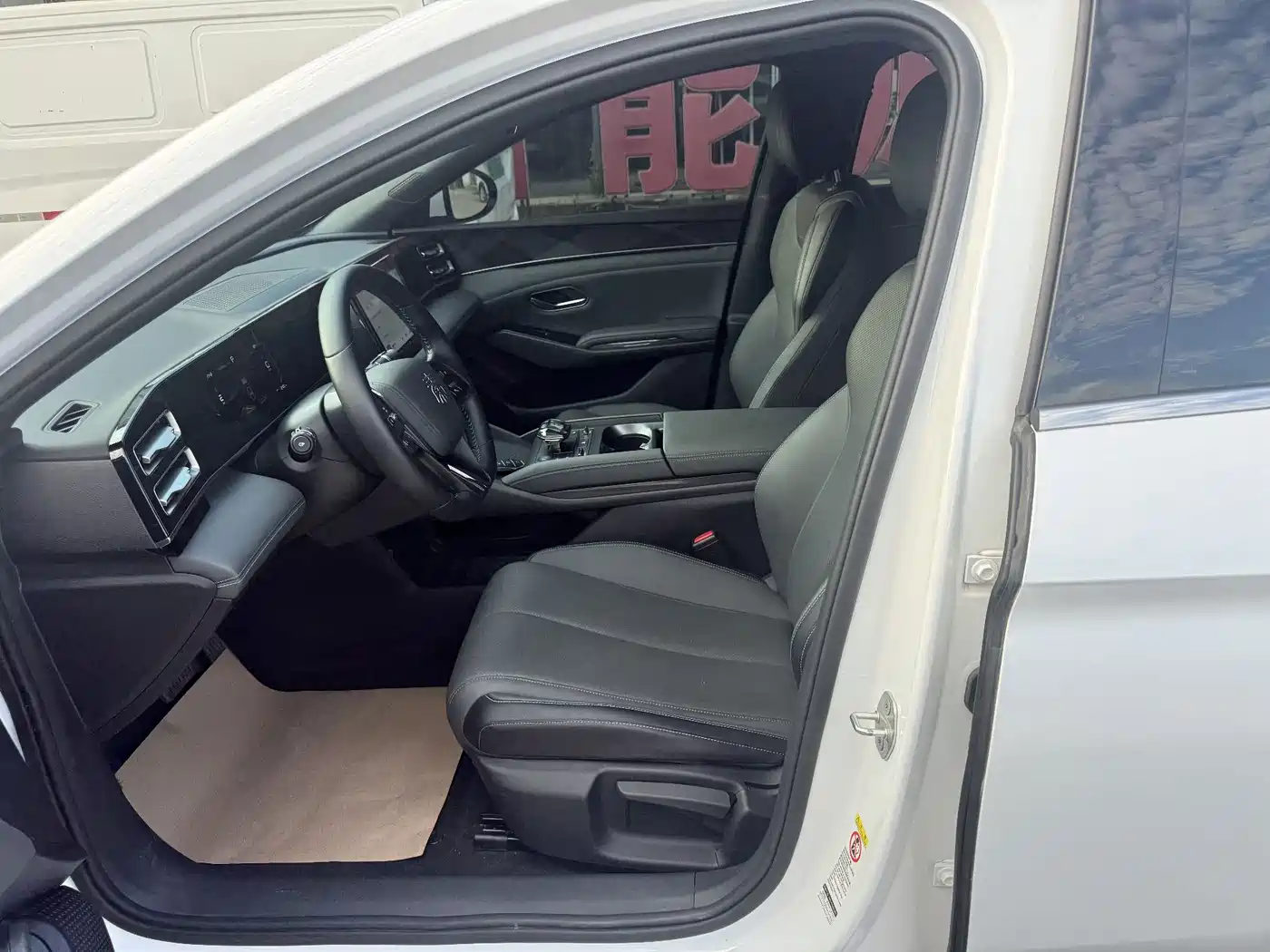 BYD Qin L 2024 2024 DM-i 80KM Leading Edition