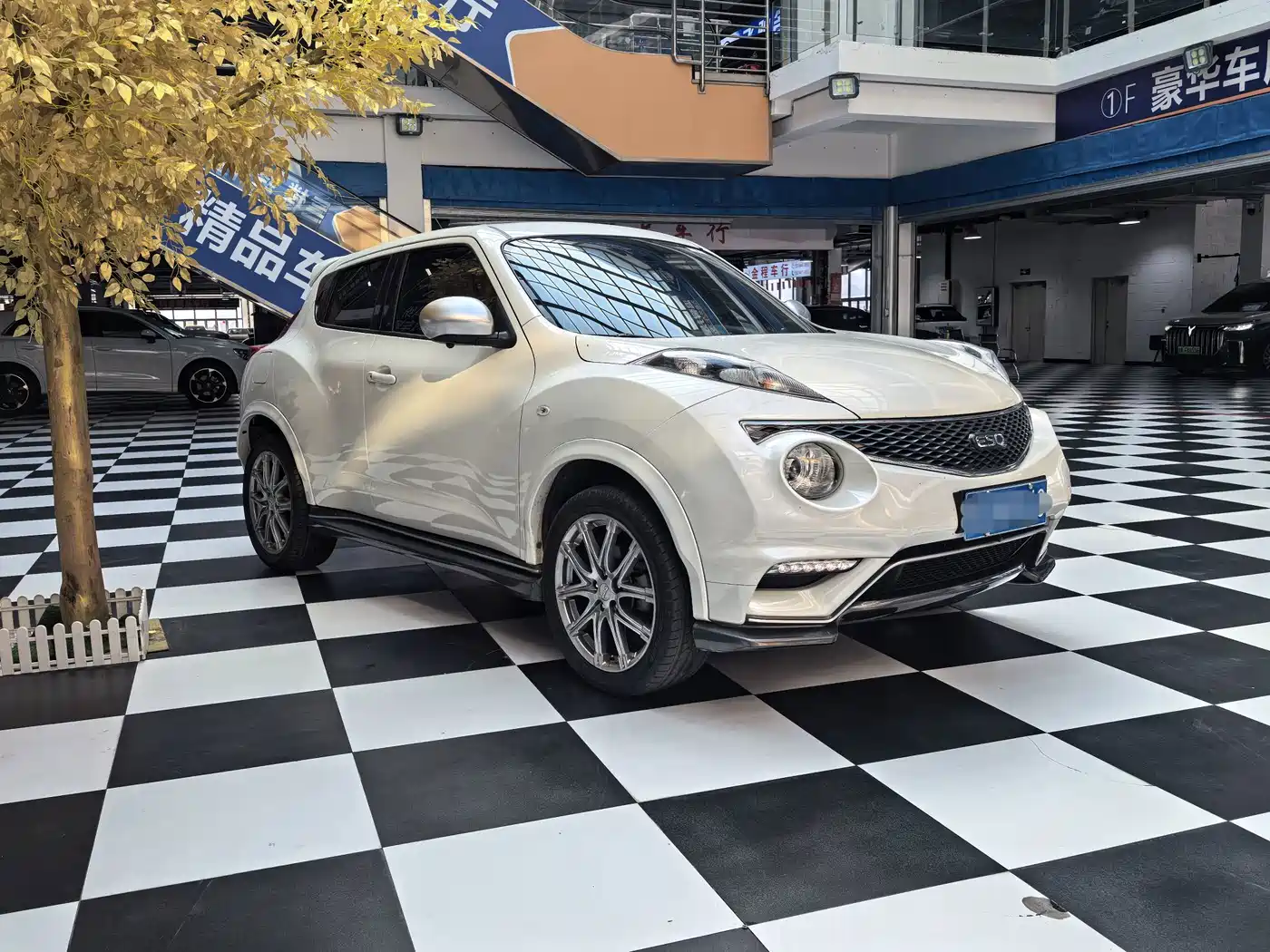Infiniti ESQ 2019 2014 1.6L Free Edition