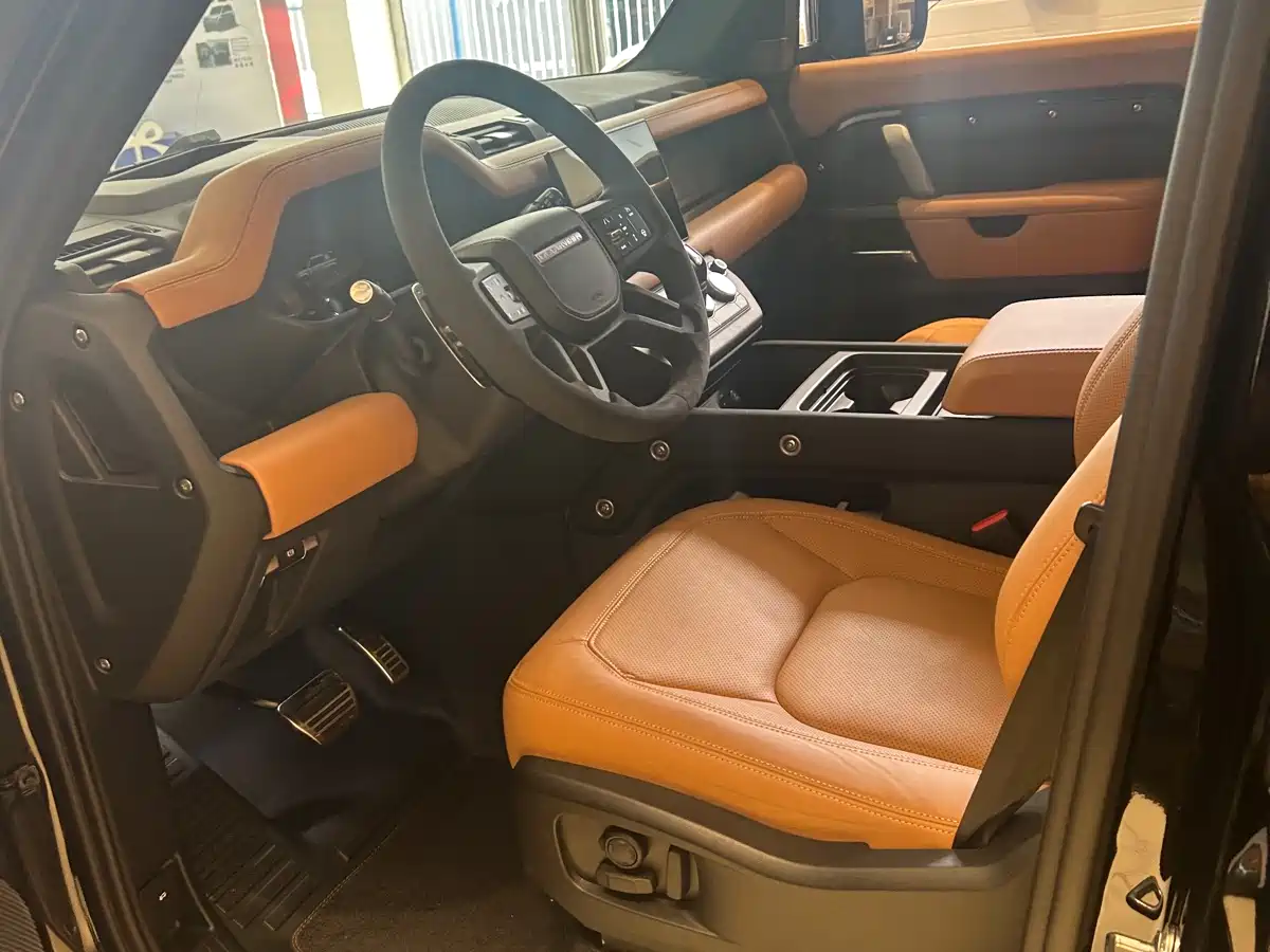 Land Rover Defender 2024 110 5.0T V8 фото 12