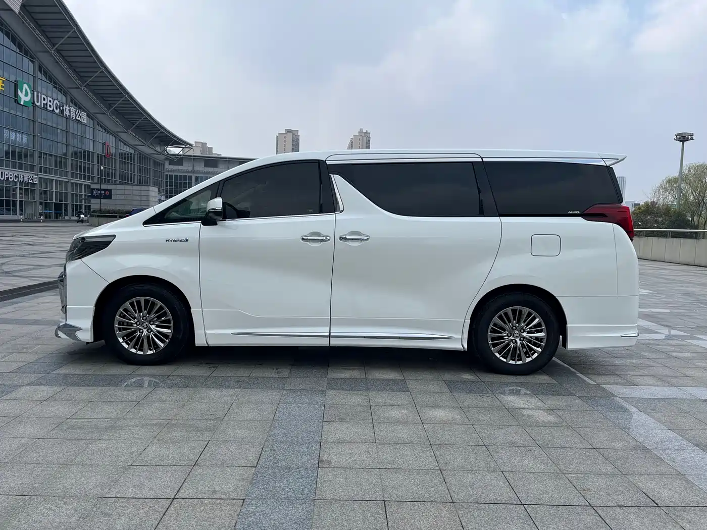 Toyota Alphard 2021 Hybrid 2.5L Premium фото 4