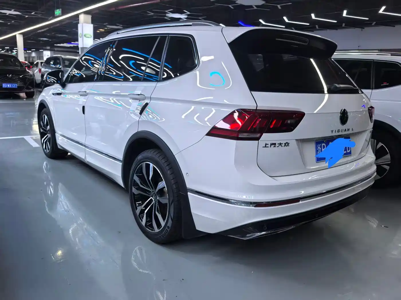 Volkswagen Tiguan L 2021 330TSI Automatic 2WD R-Line Premium фото 16