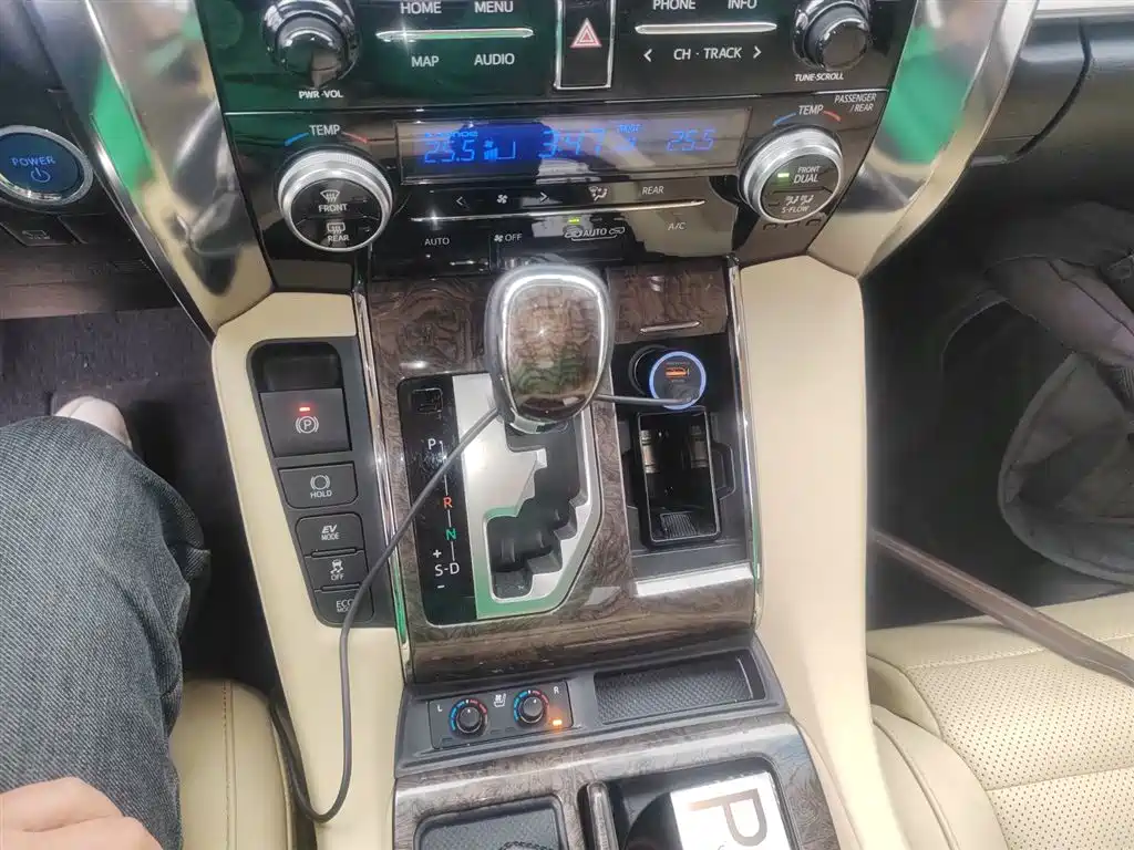Toyota Alphard 2021 Hybrid 2.5L Premium фото 10