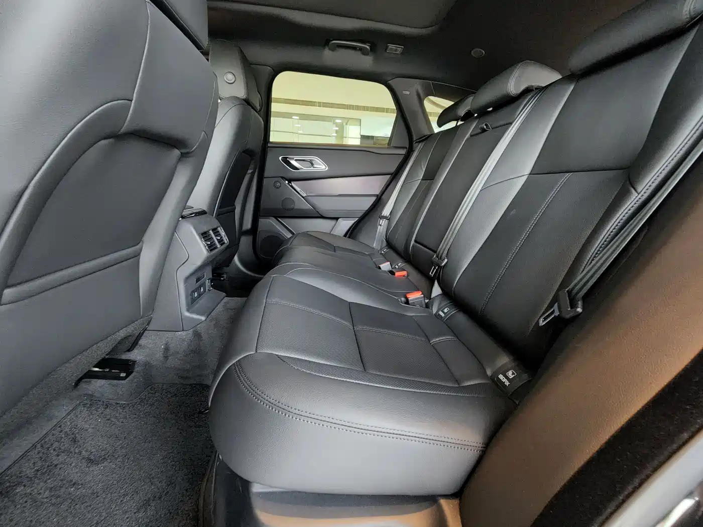 Land Rover Range Rover Velar 2026 Model 250PS Dynamic SE фото 12
