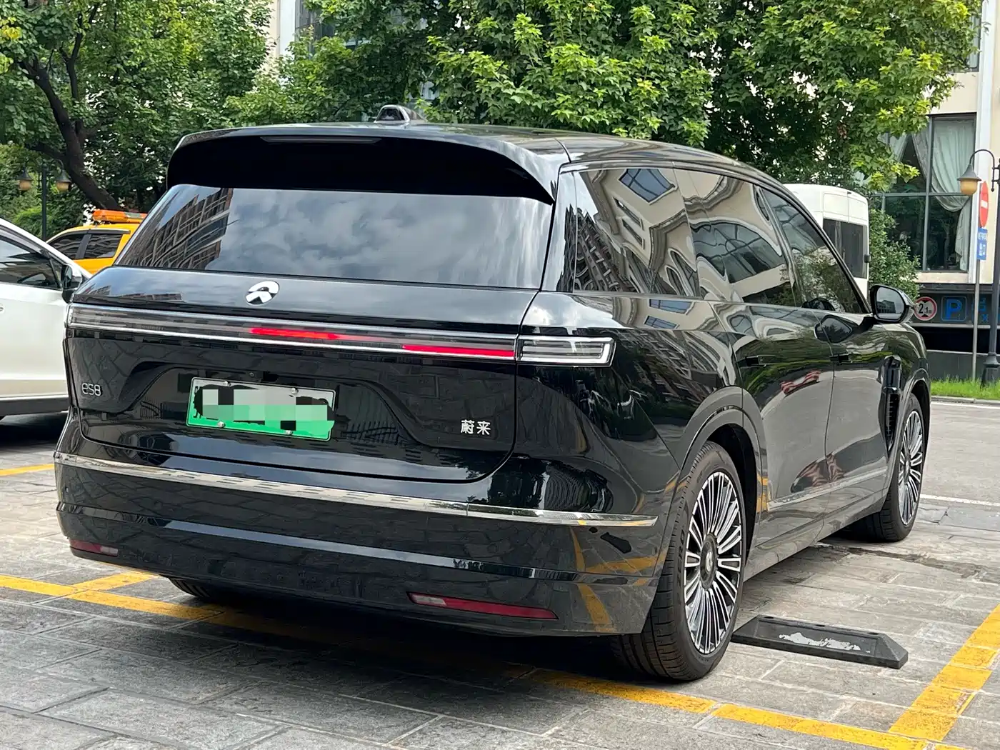 NIO ES8 2026 2025 Model 6-Seat Executive Luxury Edition
