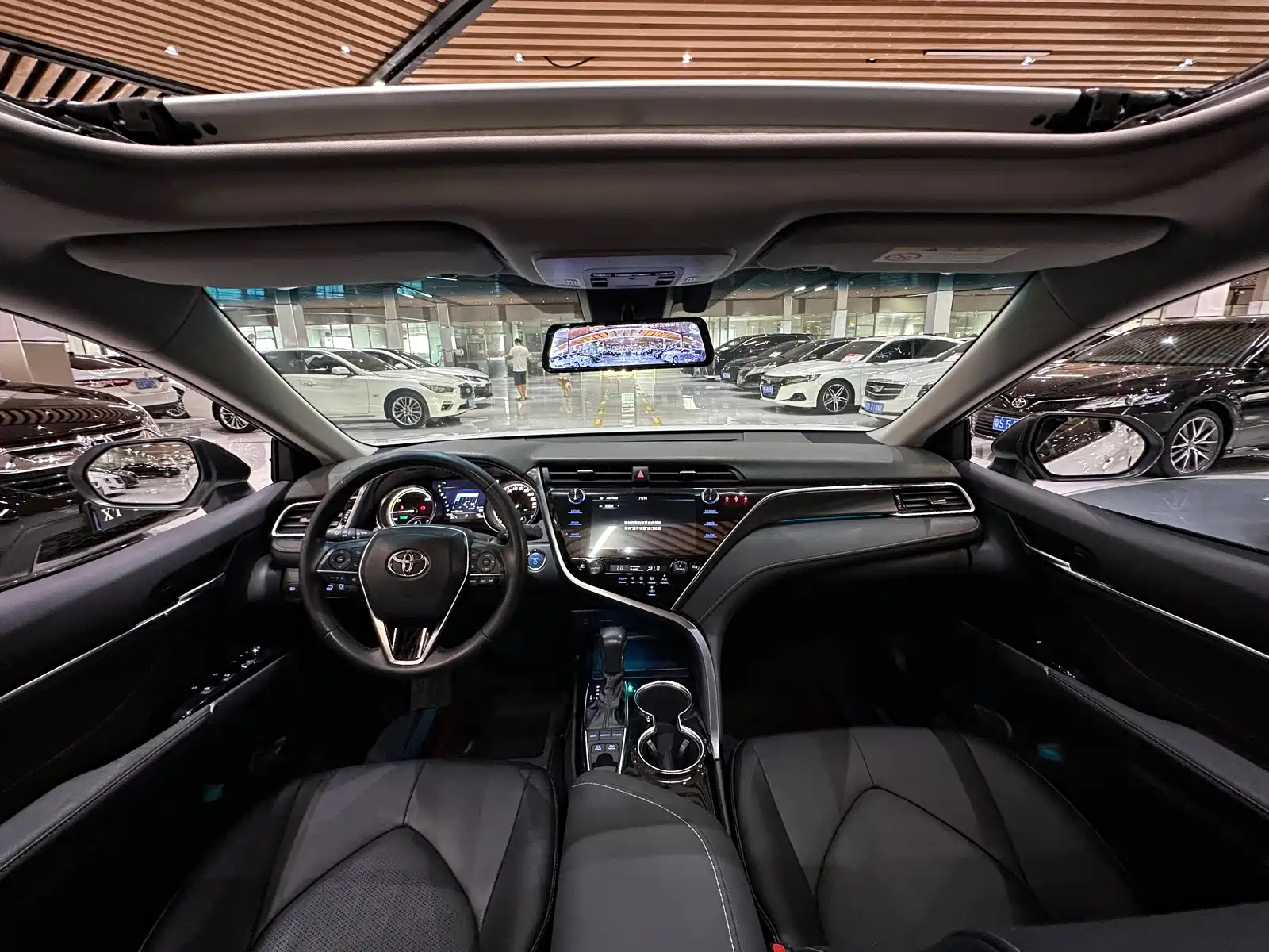 Photo 6 - Toyota Camry