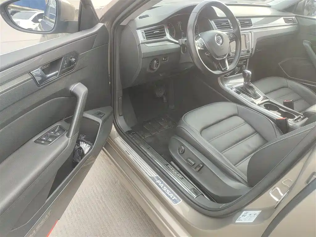 Volkswagen Passat 2017 280TSI DSG Prestige фото 16