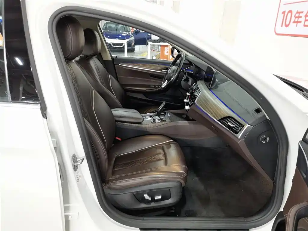 BMW 5 Series New Energy 2019 530Le Luxury Package фото 23