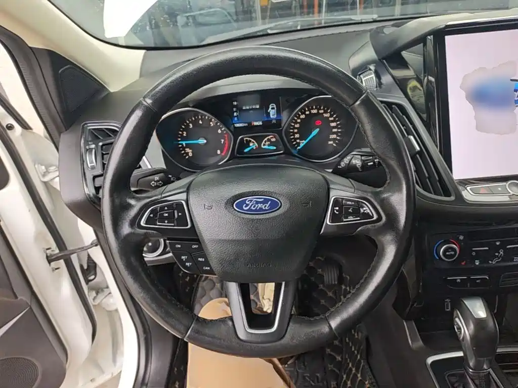 Фото 11 - Ford Kuga