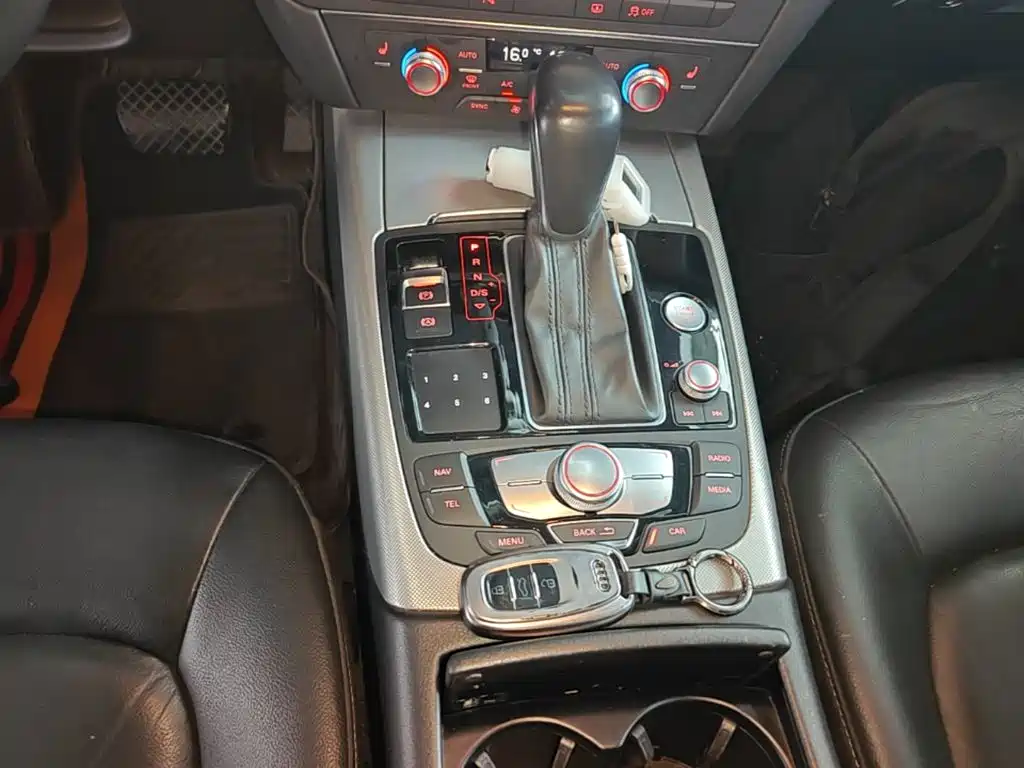 Фото 14 - Audi A6L