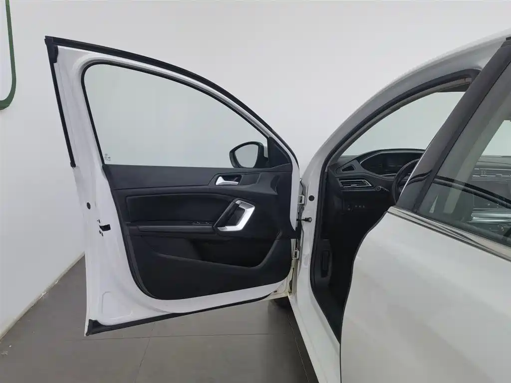Peugeot 308 2019 230THP Automatic Luxury Edition China V фото 8