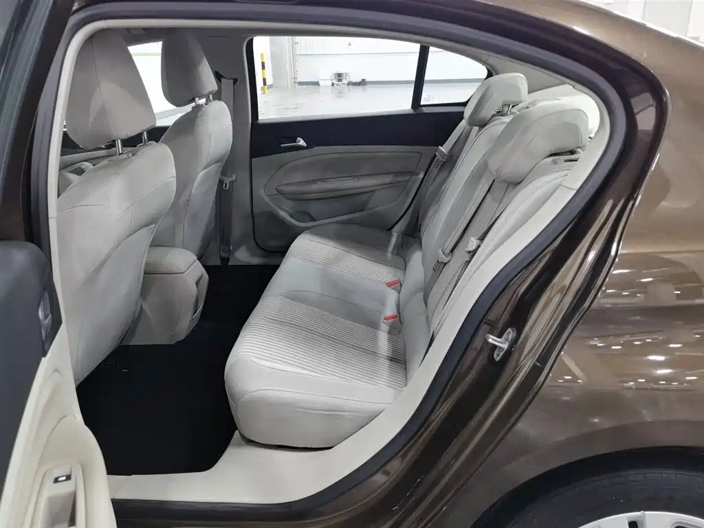Peugeot 408 2014 1.8L Manual Leading Edition фото 15