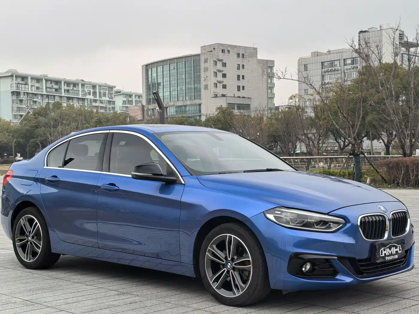 BMW 1 Series 2018 118i Sport Edition фото 3