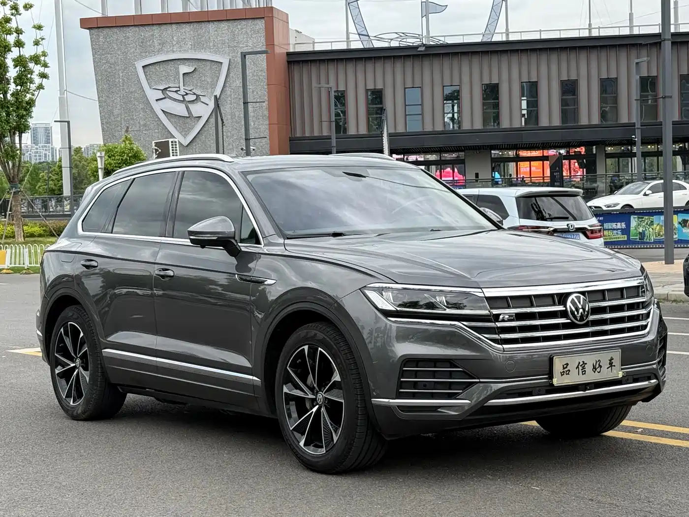 VOLKSWAGEN TOUAREG