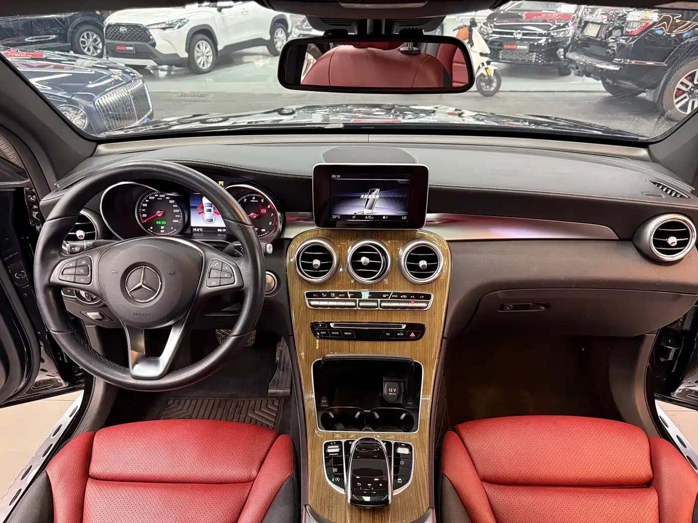 Mercedes-Benz GLC Coupe 2019 Facelift GLC 260 4MATIC Coupe SUV фото 12