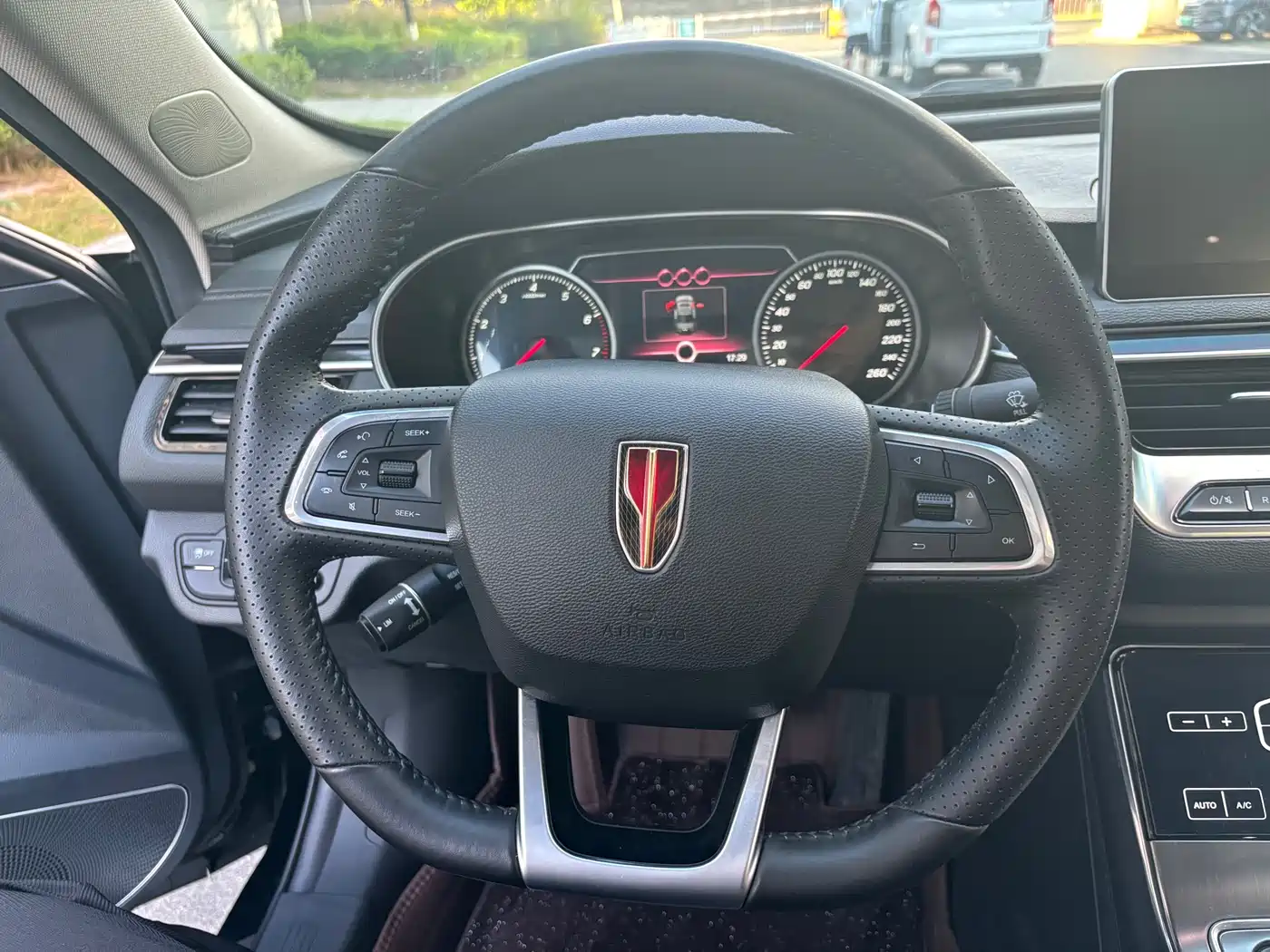 Hongqi H5 2022 Classic 1.5T DCT Flag Rhythm Edition фото 33