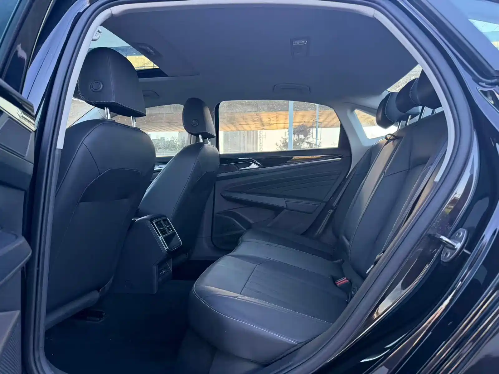 Фото 7 - Volkswagen Passat