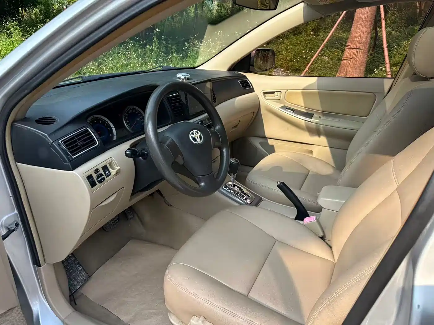 Toyota Corolla 2013 1.6L Automatic Luxury фото 8