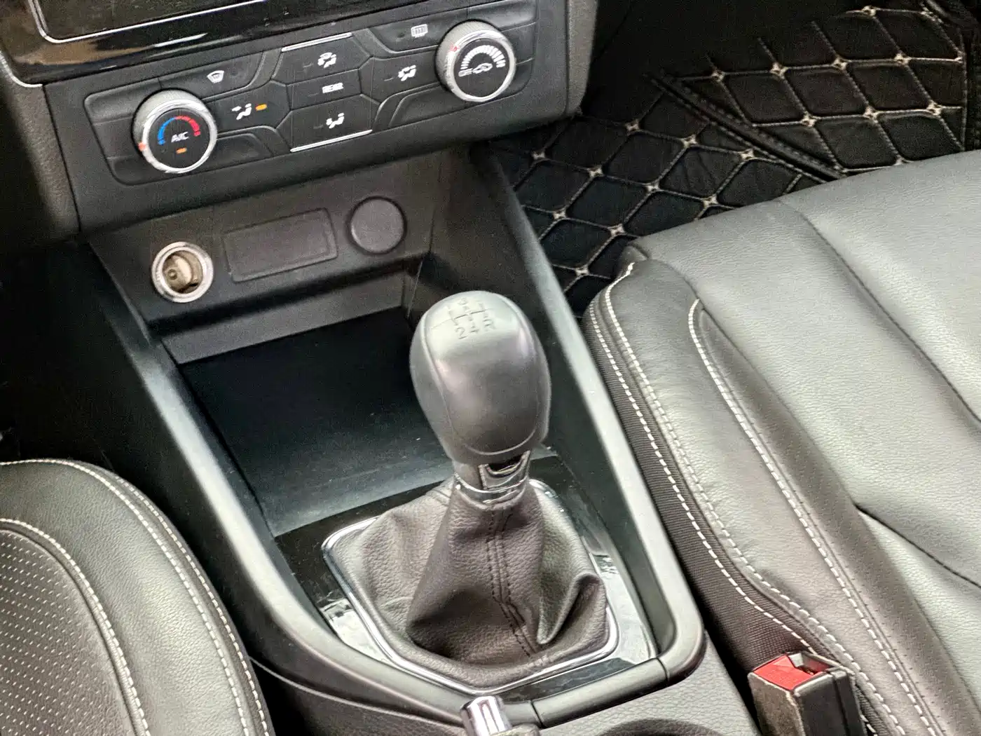 Dongfeng Fengguang Fengguang 580 2016 2016 Model 1.8L Manual Comfort Version