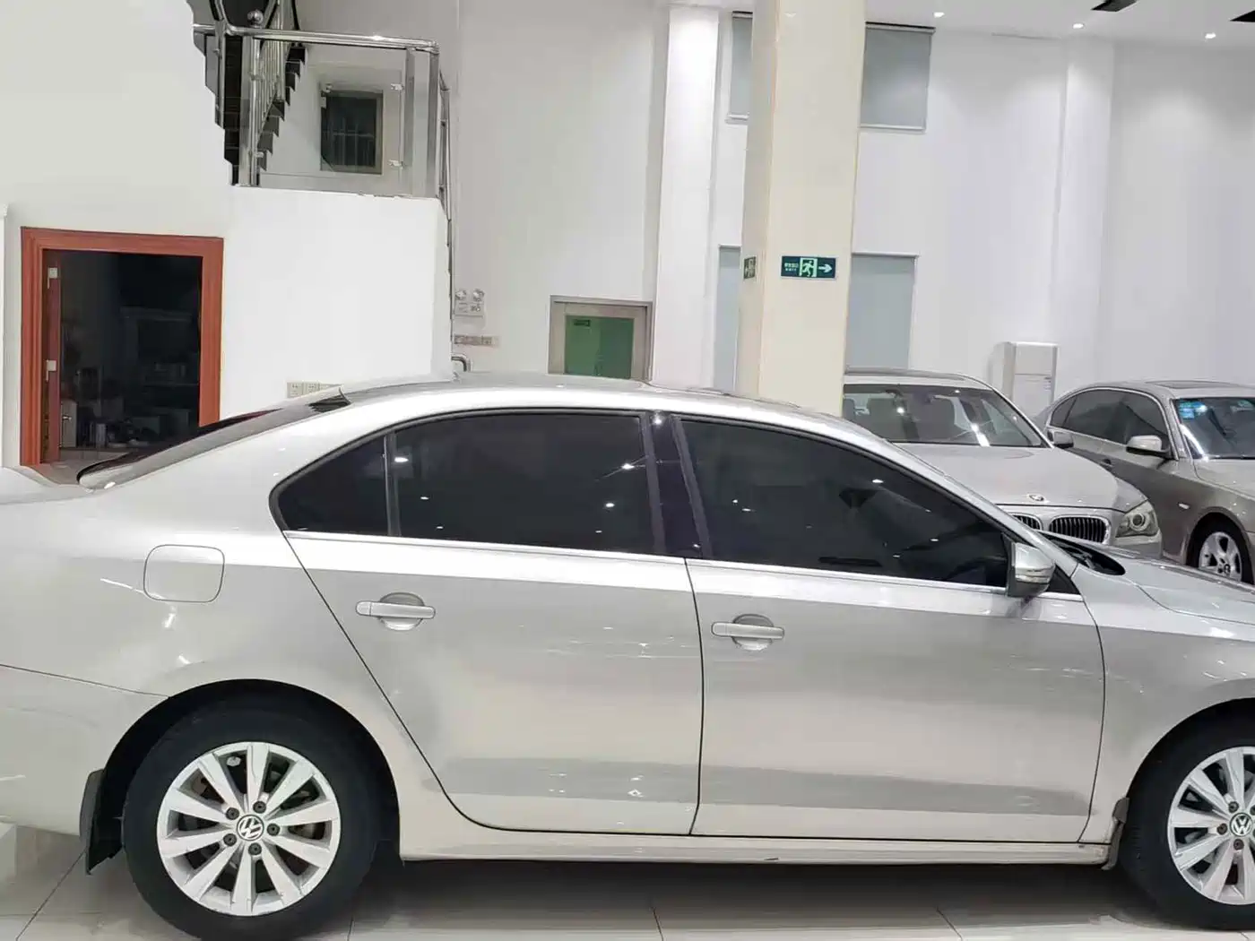 Volkswagen Sagitar 2014 Facelift 1.6L Automatic Comfort фото 12