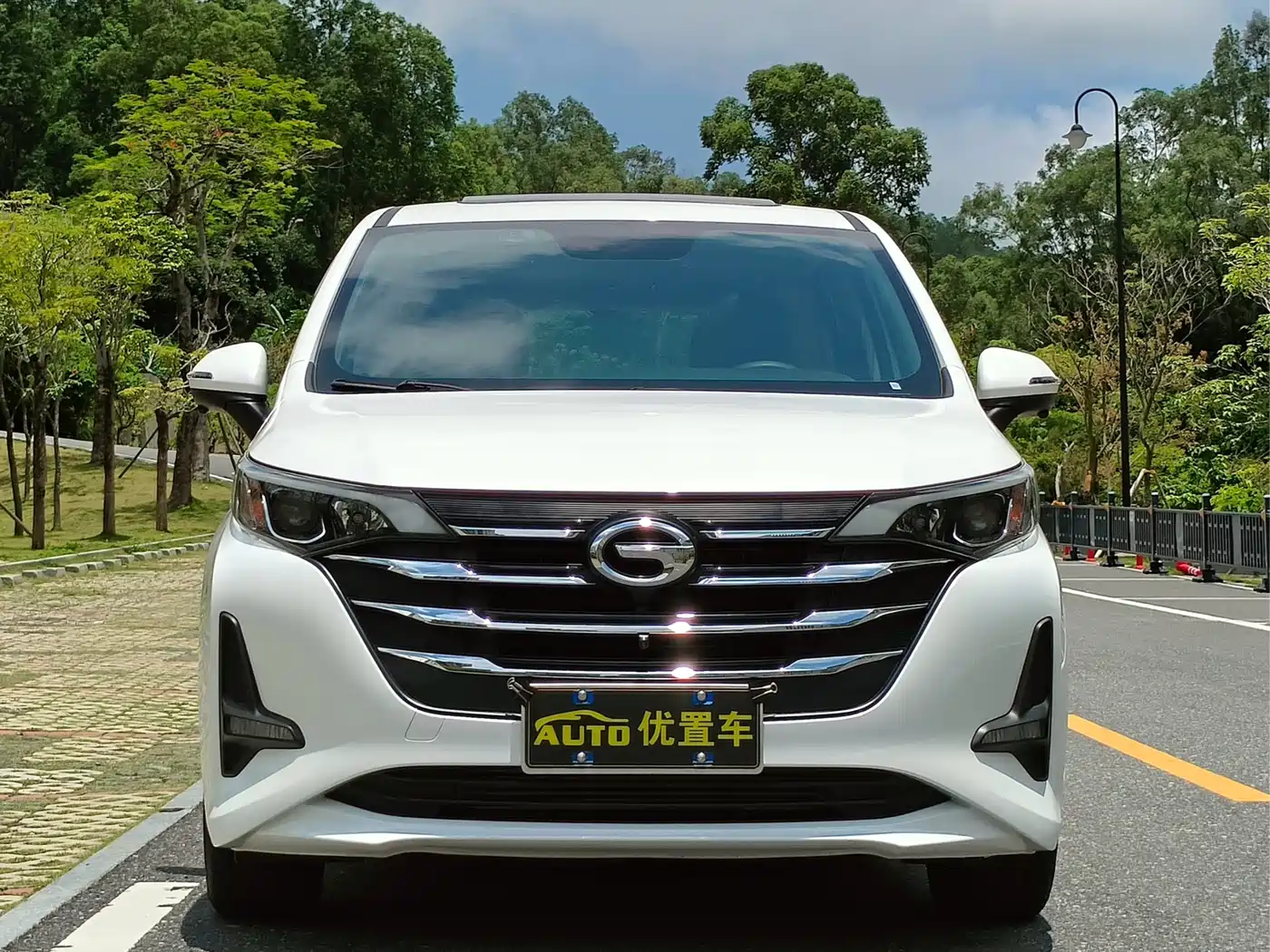 GAC Trumpchi Trumpchi M6 2019 270T Automatic Premium Edition (7-Seater) China V фото 2