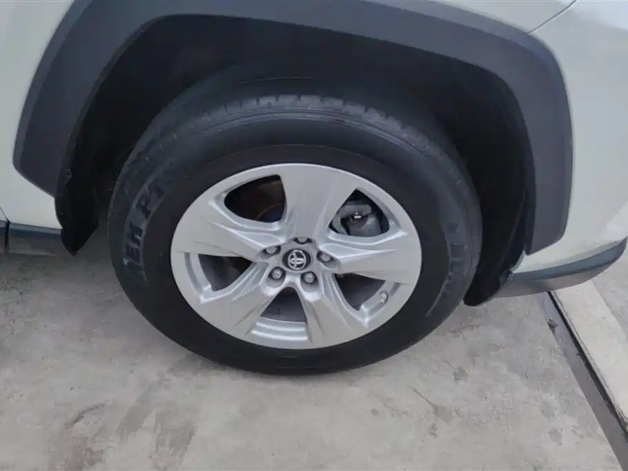 Toyota RAV4 Rongfang 2020 2.0L CVT 2WD Urban Edition фото 6
