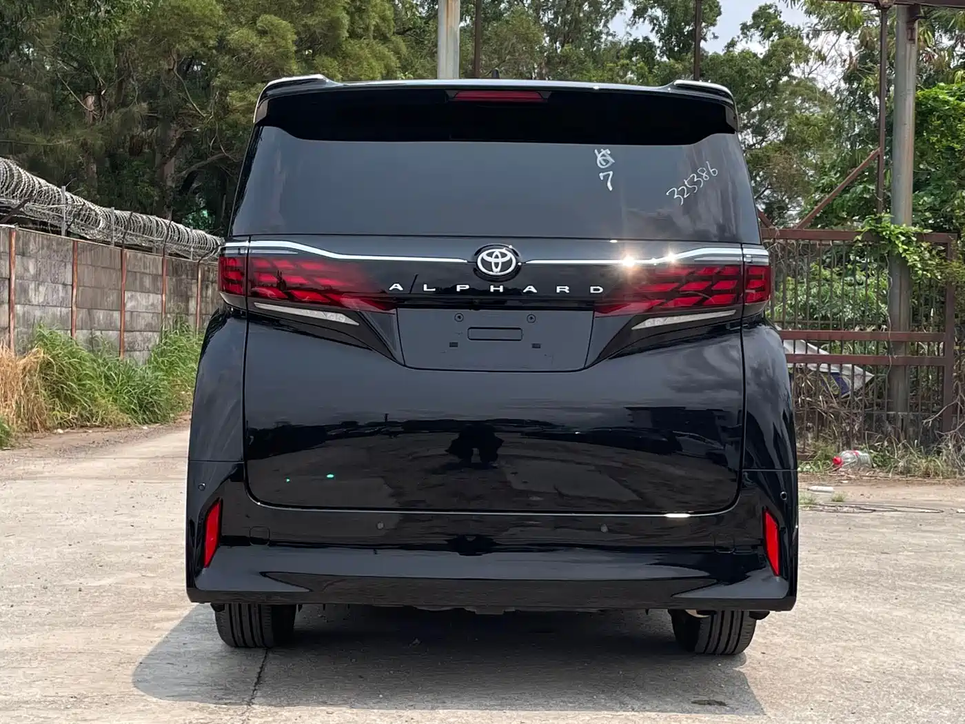 Toyota Alphard 2025 Hybrid 2.5L Prestige Gold Edition фото 5