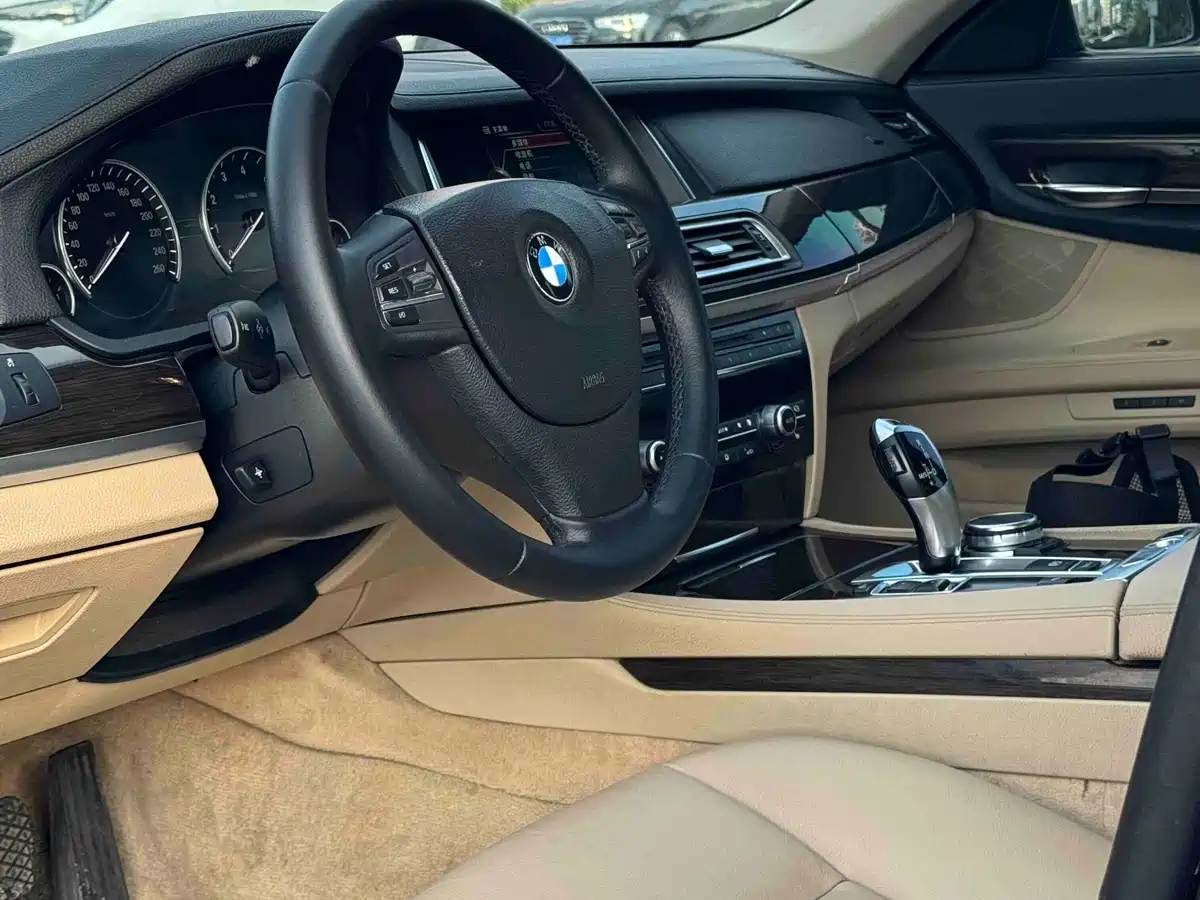 BMW 7 Series 2011 730Li Elegance фото 12