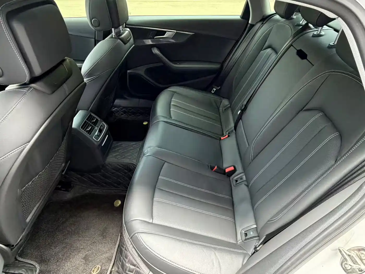 Audi A4L 2021 40 TFSI Premium Life Edition фото 5