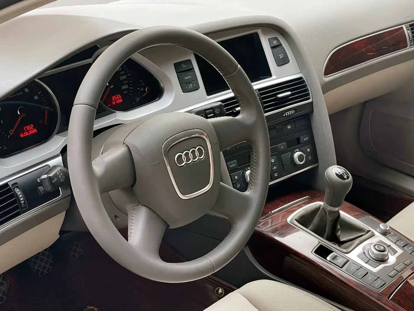 Фото 25 - Audi A6L