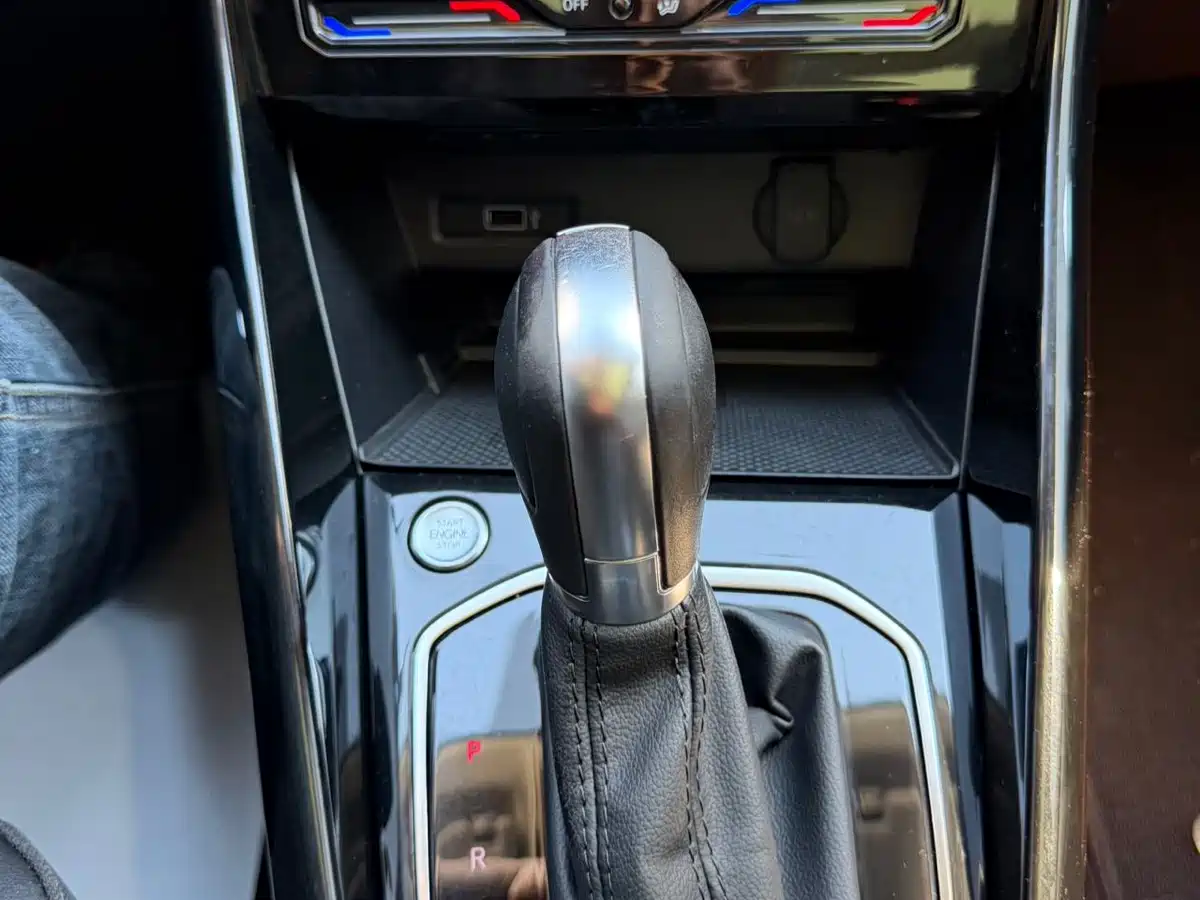 Photo 21 - Jetta VS7