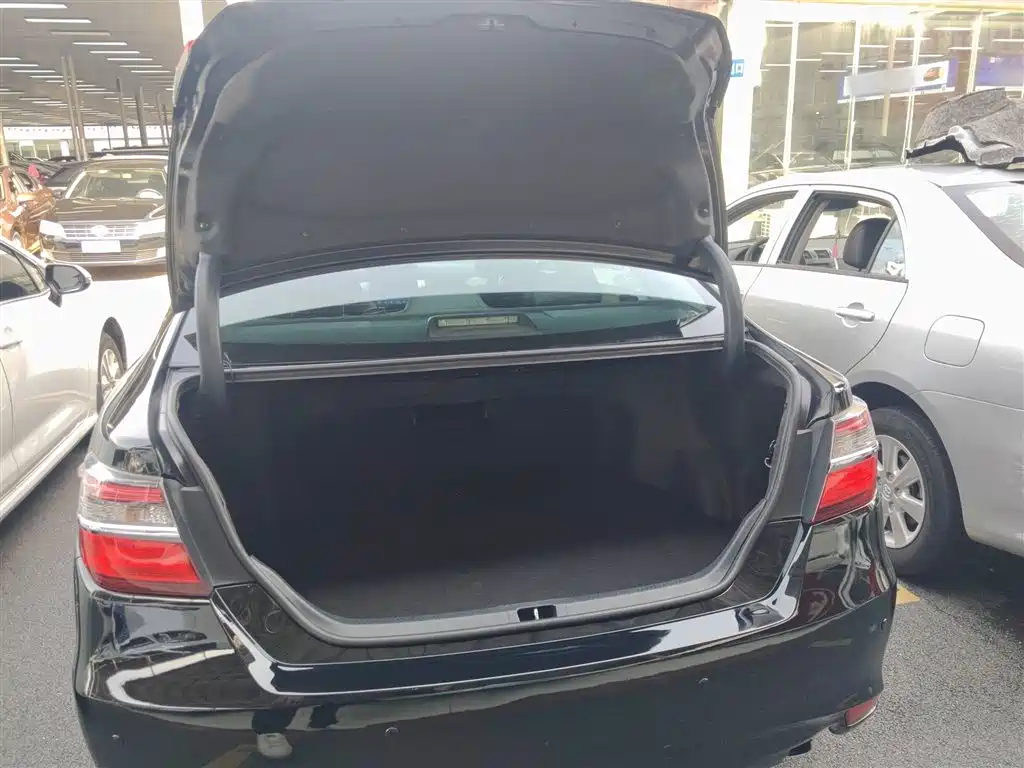 Toyota Camry 2015 2.0G Leading Edition фото 19