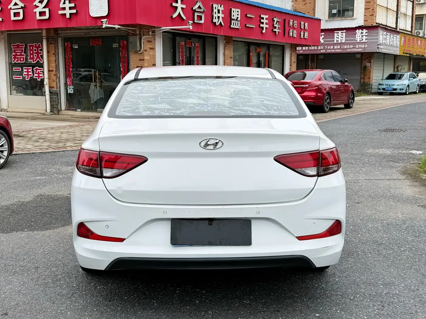 Hyundai Elantra 2020 1.6L Auto GL Pleasing Edition фото 8