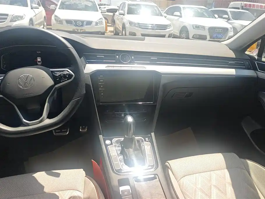 Volkswagen Magotan 2023 Model 2 Million Commemorative Edition 330TSI DSG Luxury фото 13