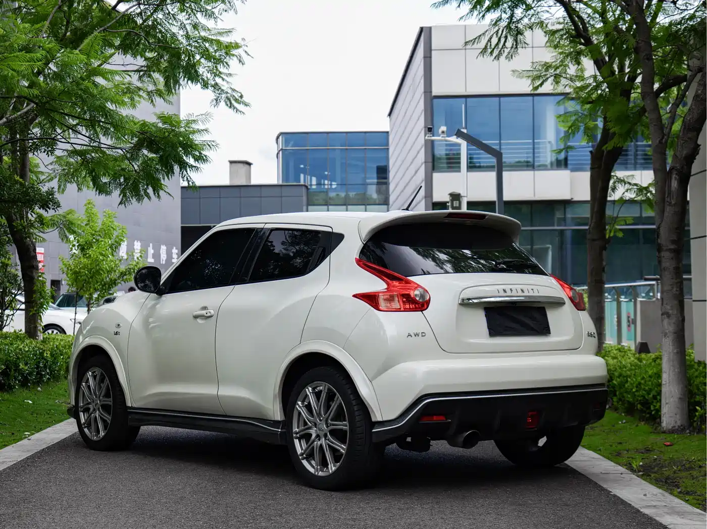 Infiniti ESQ 2015 2014 1.6T Dynamic Edition