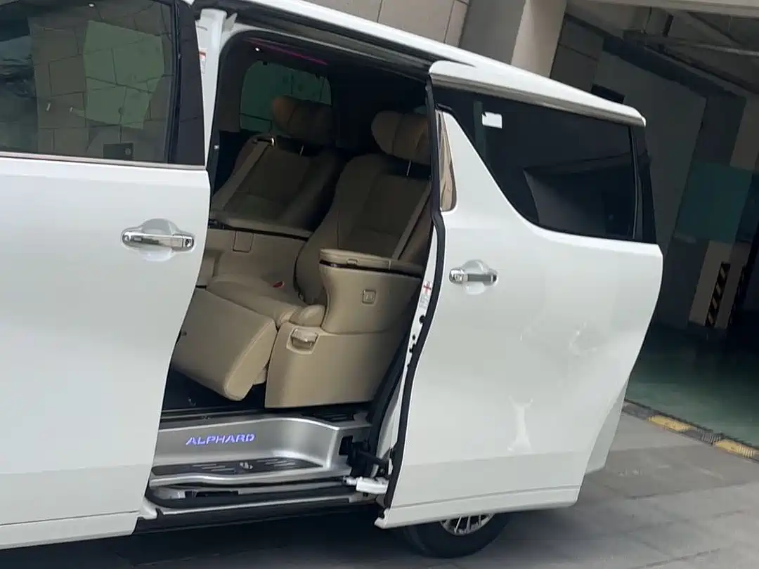 Toyota Alphard 2021 Hybrid 2.5L Premium фото 6
