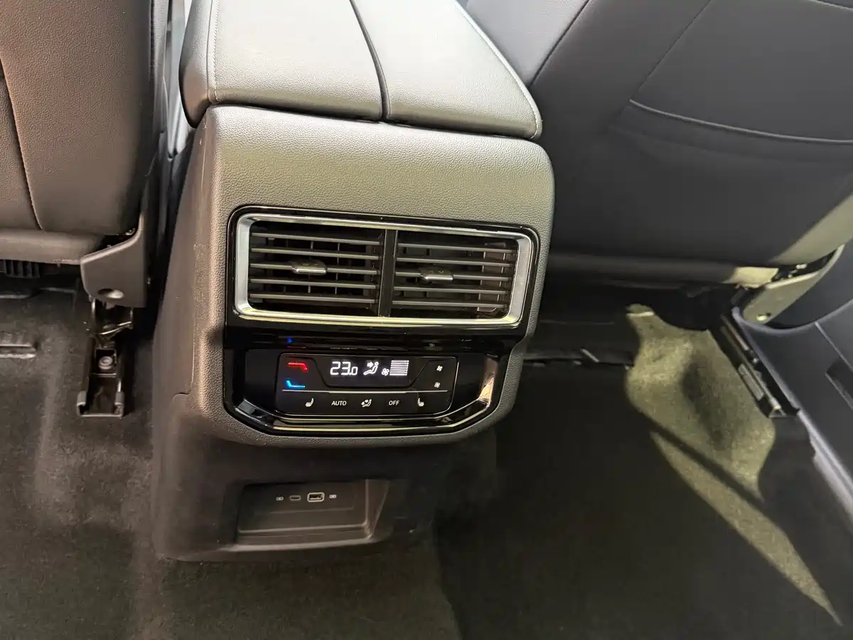 Volkswagen Teramont 2022 330TSI 2WD Premium Luxury фото 8