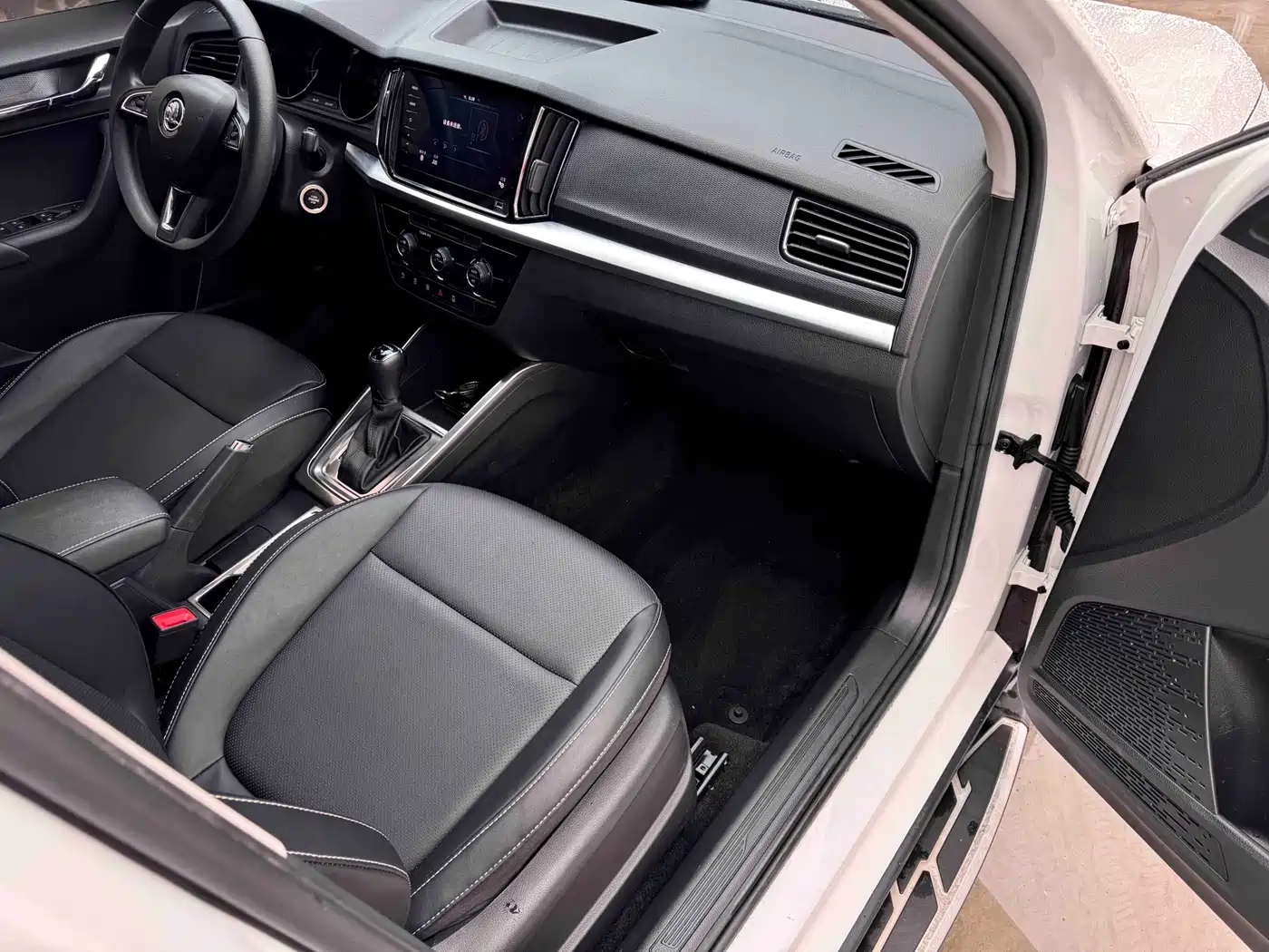 Škoda Kamiq 2022 1.5L Automatic Comfort Edition фото 13