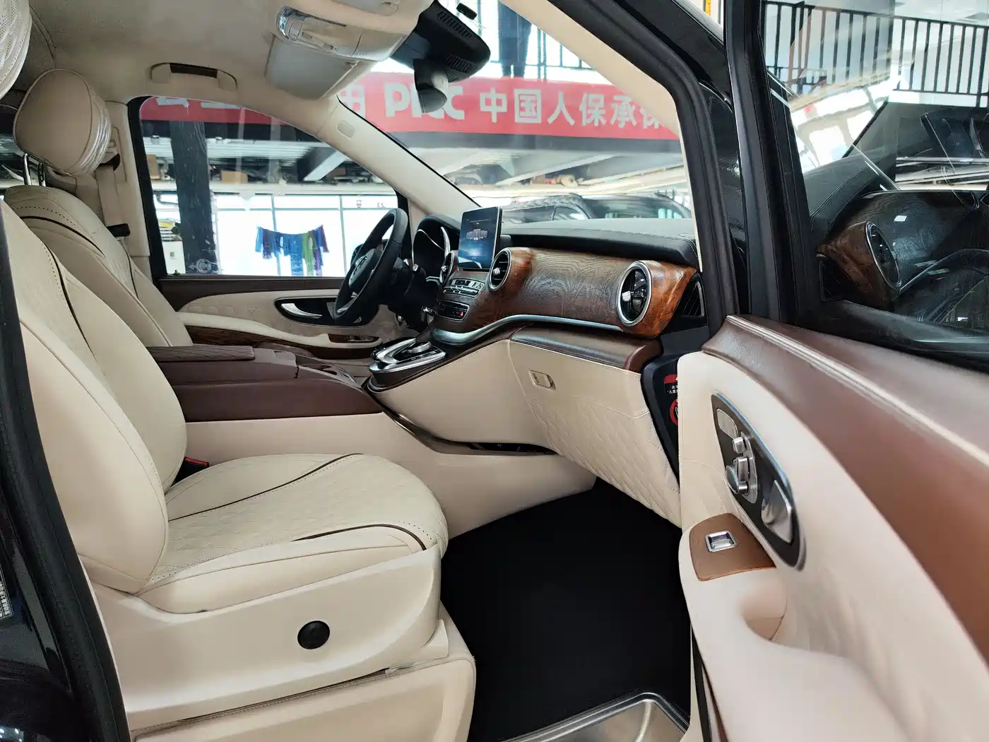 Mercedes-Benz V-Class 2018 V 260 L Premium Long Wheelbase Edition China VI фото 7