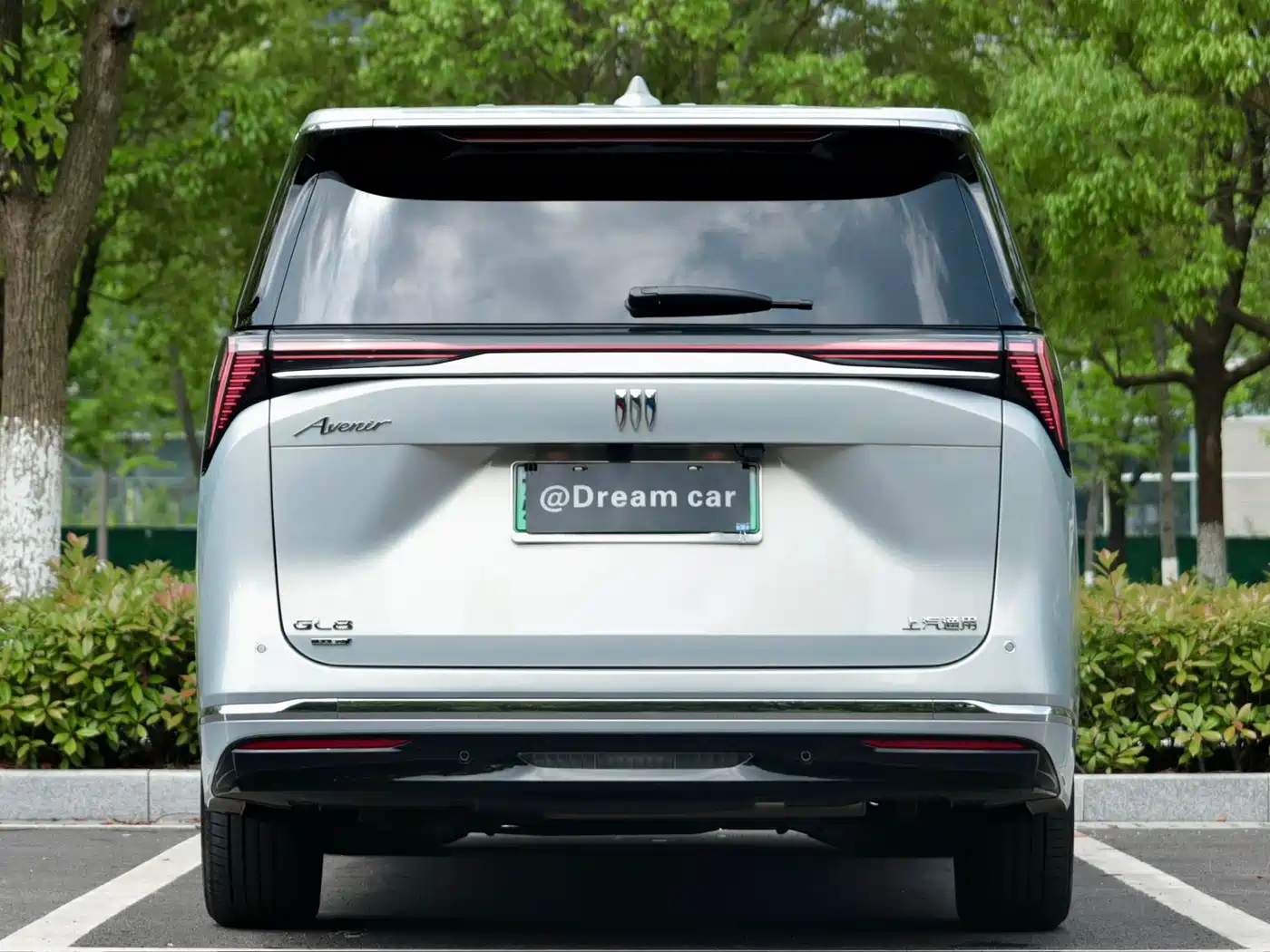 Buick GL8 New Energy 2026 Luzun Smart Luxury Avenir Edition фото 5