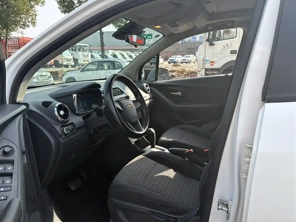 Chevrolet Trax 2016 1.4T Automatic 2WD Comfort Sunroof Edition фото 25