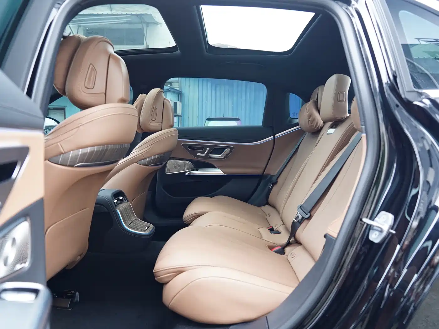 Mercedes-Benz E-Class 2024 Model E 300 L Luxury фото 16