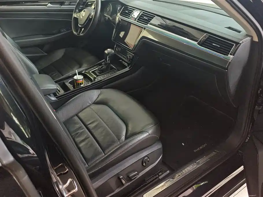 Volkswagen Phideon 2018 Facelift 380TSI FWD Business фото 8