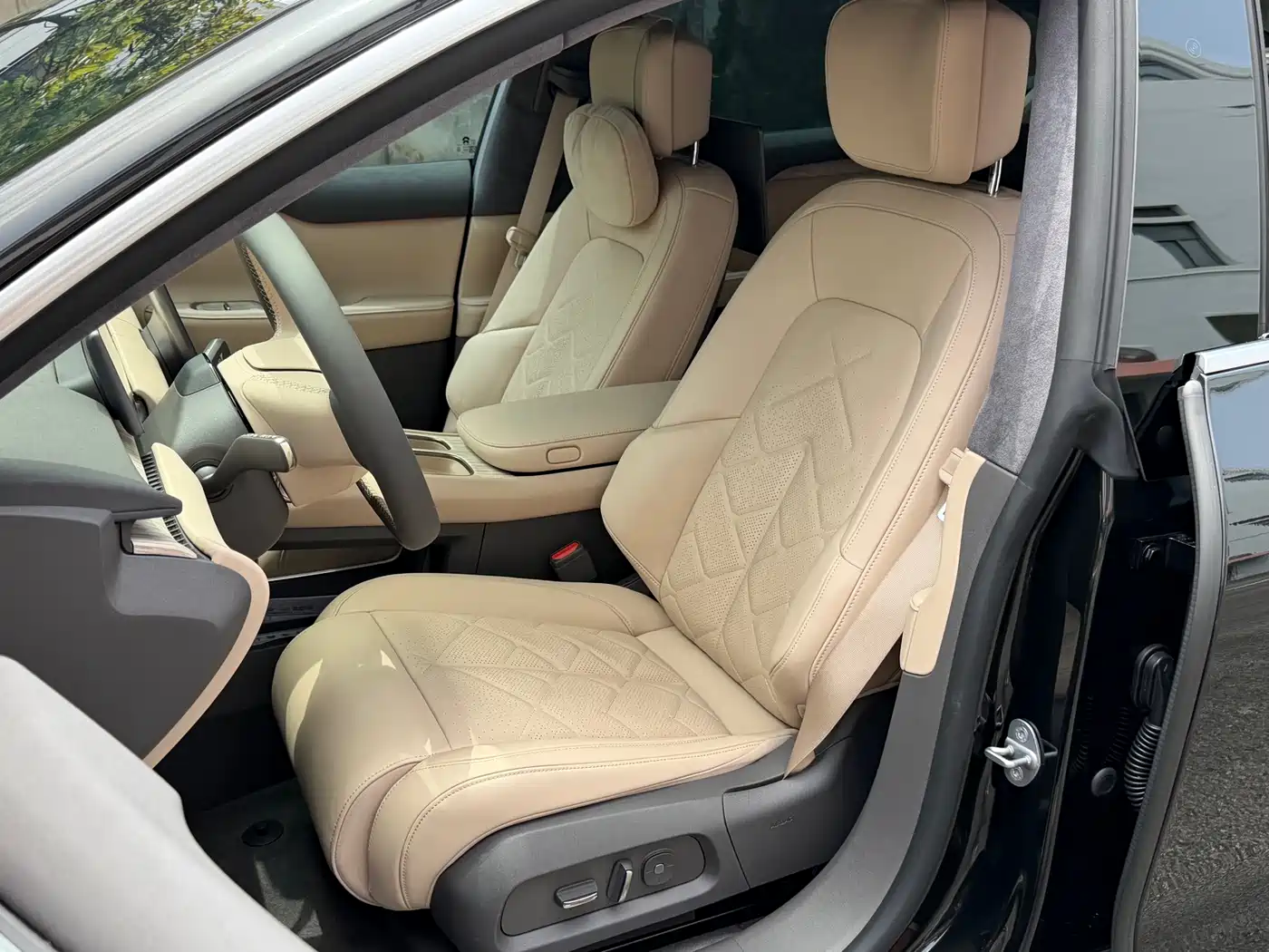 NIO ET7 2024 75kWh Executive Signature Edition фото 15