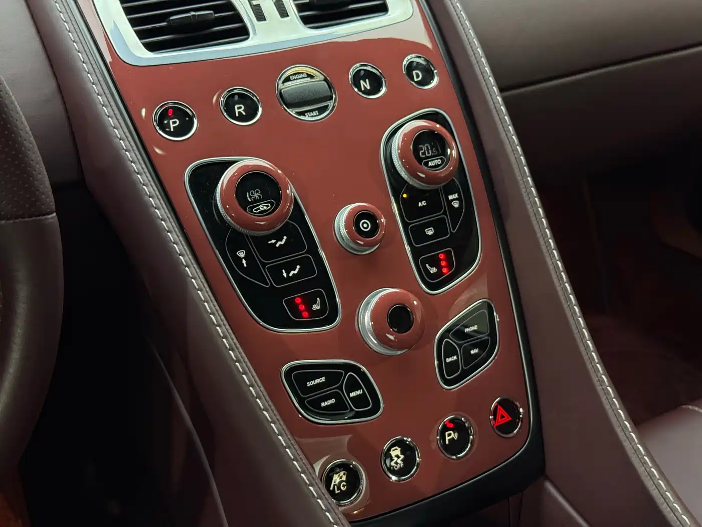 Aston Martin Vanquish 2013 6.0L Standard фото 11