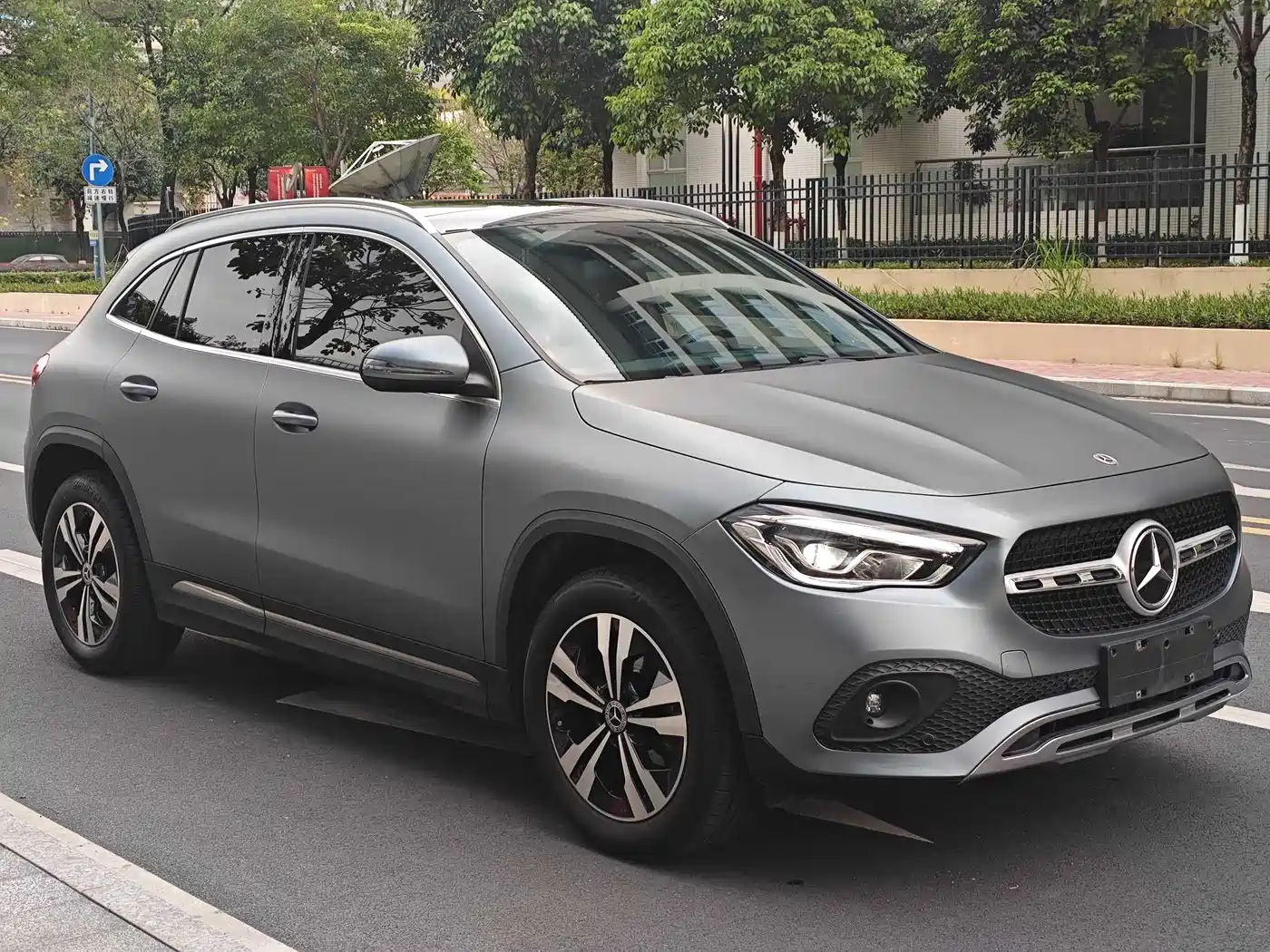 MERCEDES-BENZ GLA