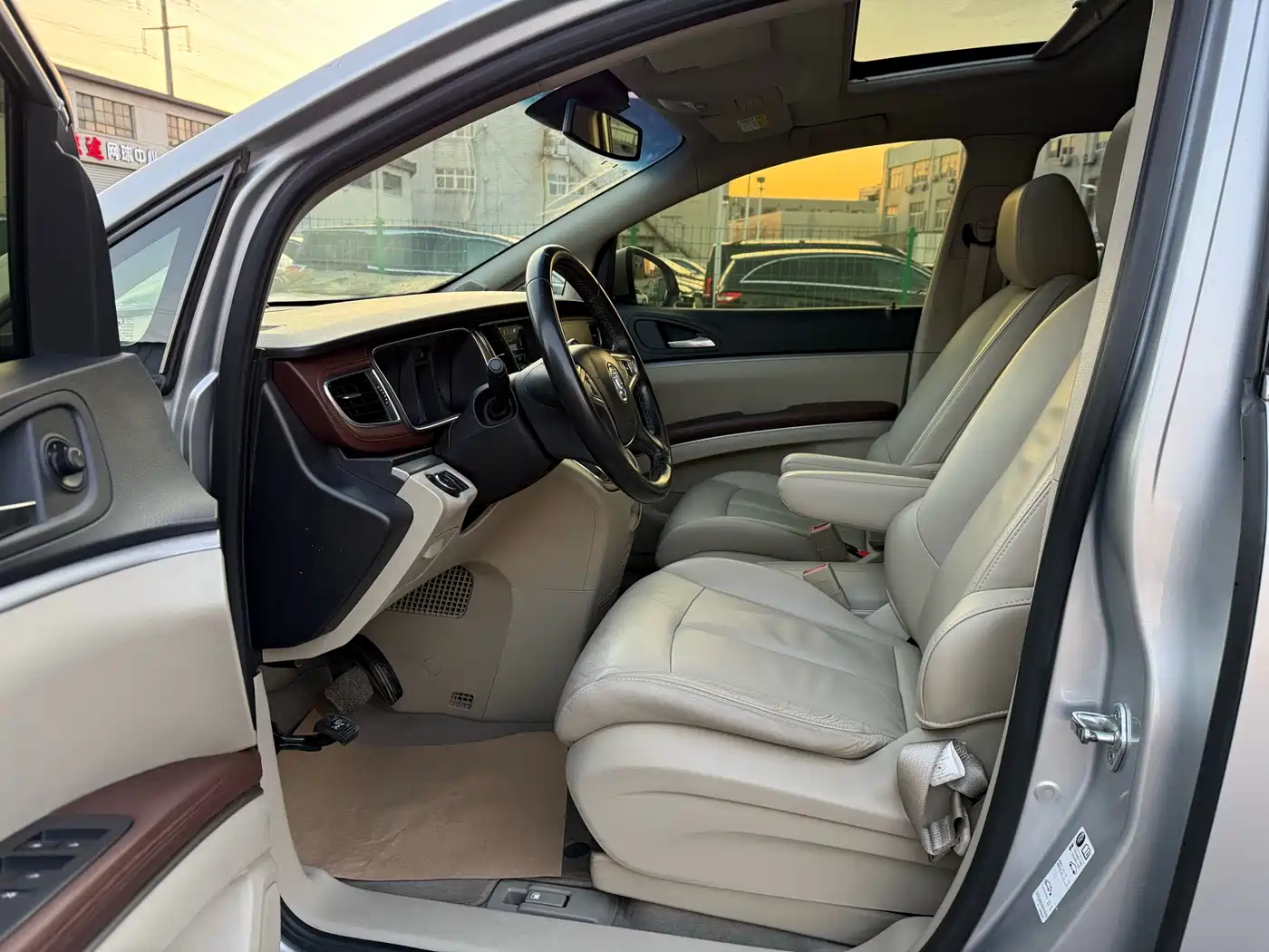 Buick GL8 2018 28T Luxury Model China VI фото 19