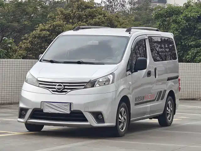 NISSAN NV200