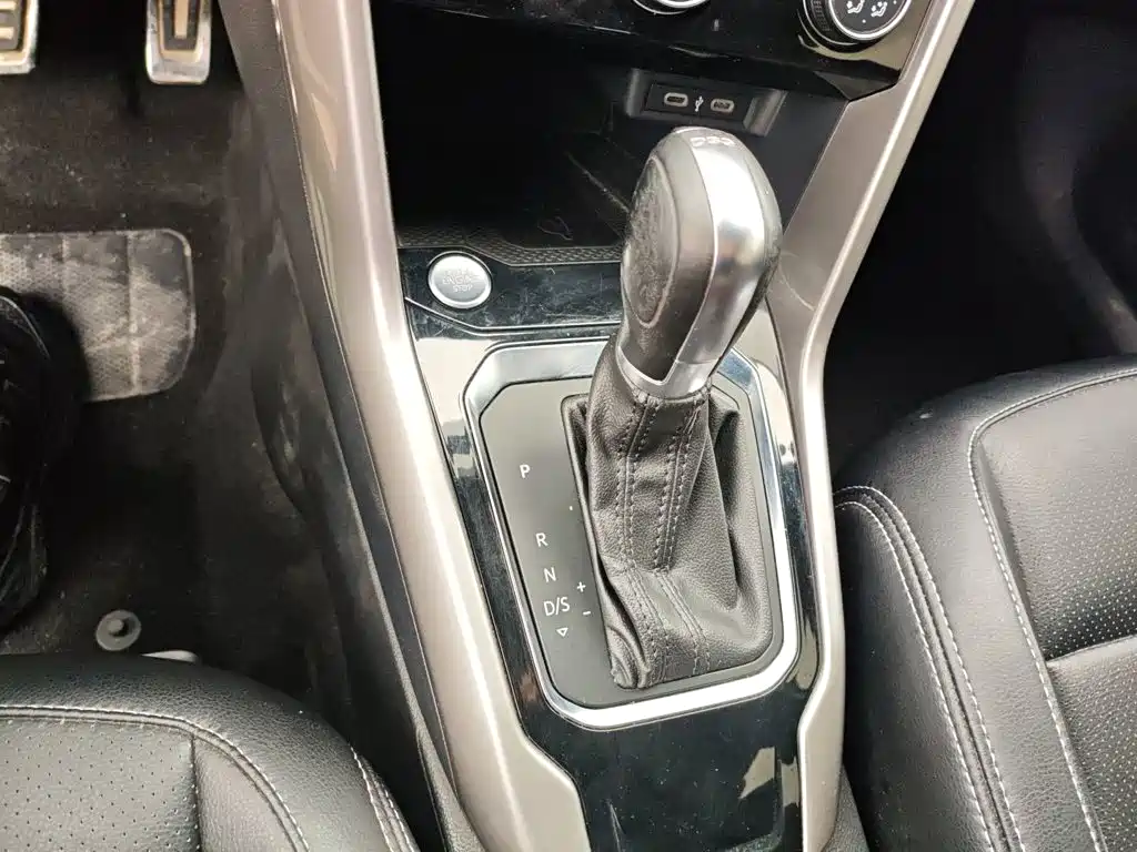 VOLKSWAGEN T-ROC EXPLORING SONGS